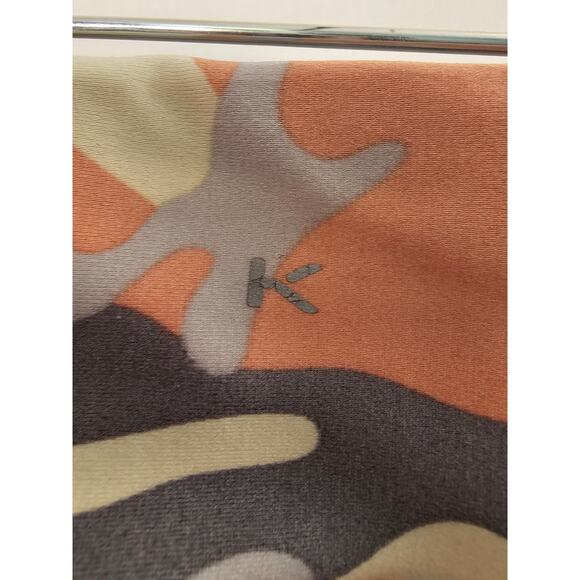 Koral Camo Lustrous High Rise Leggings in Rose Quartz Camo size Midium - Picture 4 of 9